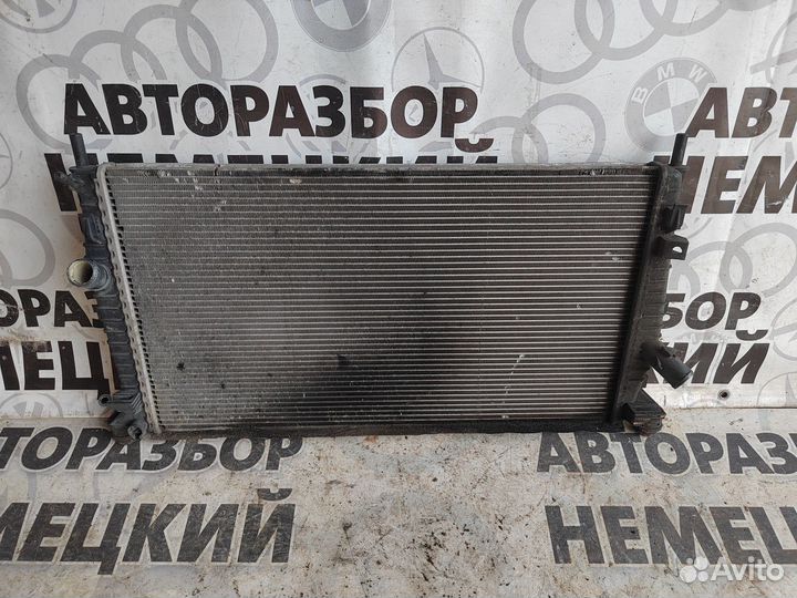 Радиатор охлаждения Ford Focus 2