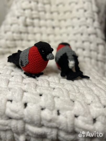 Вязаные новогодние игрушки Зайцы 2023