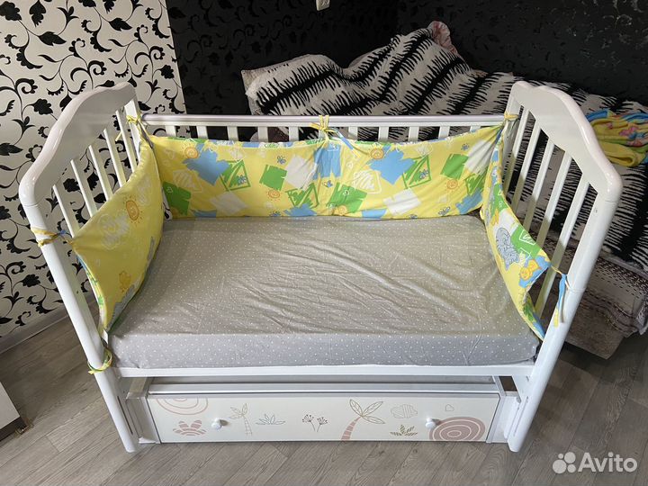 Детская кроватка