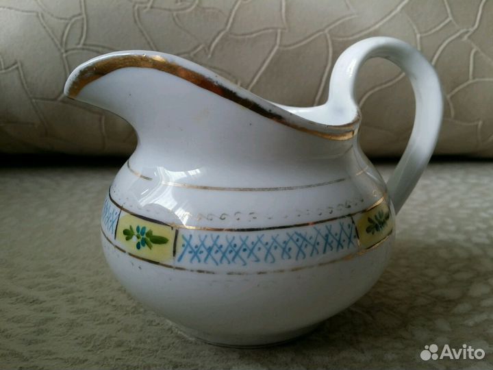Молочник ф-ки Кузнецова М.С.фарфор, конец 19в
