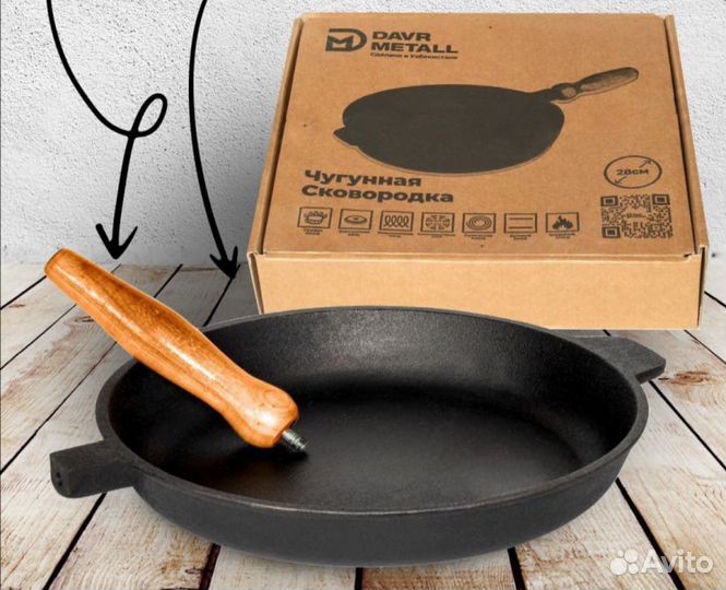 Чугунная сковорода 28х4 см дер.съем.ручка