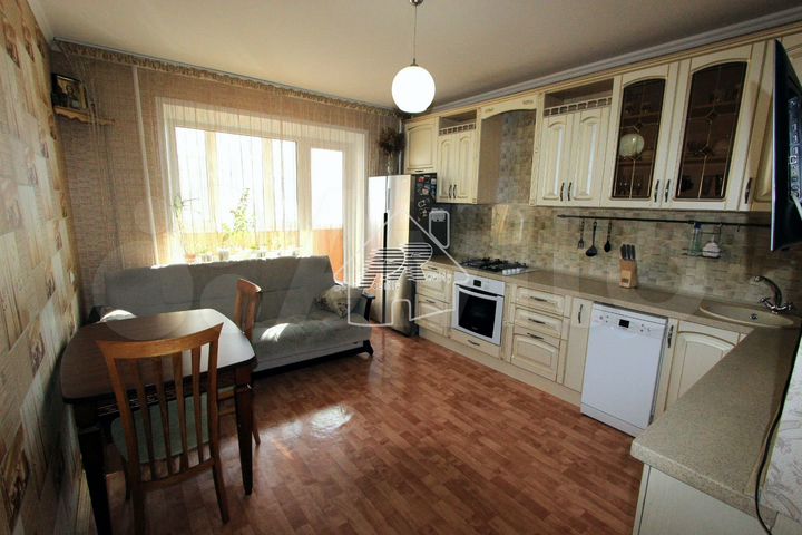 2-к. квартира, 70 м², 4/10 эт.