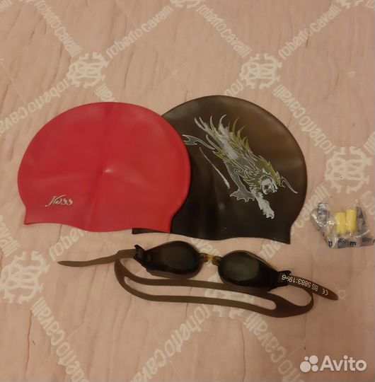 Шапочка и очки для плавания