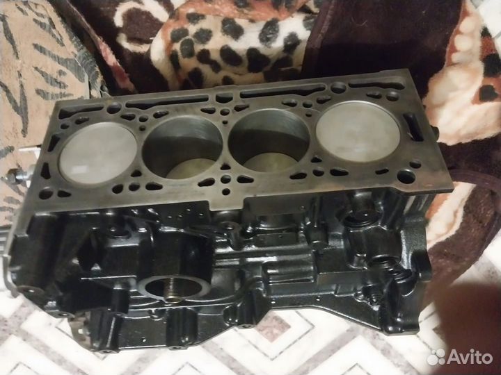 Блок двигателя на Рено Логан