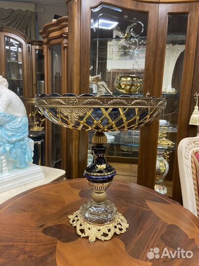 Антикварная ваза