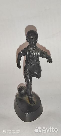 Каслинское литье. Юный футболист