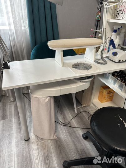 Стол маникюрный с вытяжкой