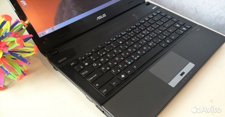 Ноутбук asus/4ядра/как новый