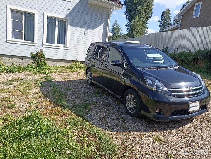 Toyota Isis 1.8 CVT, 2011, 55 000 км