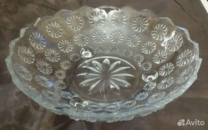 Ваза для фруктов на ножках