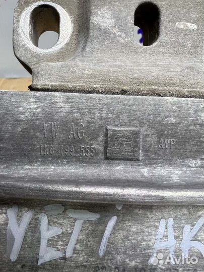 Опора двигателя левая Skoda Yeti 1.2 cbzb 2010