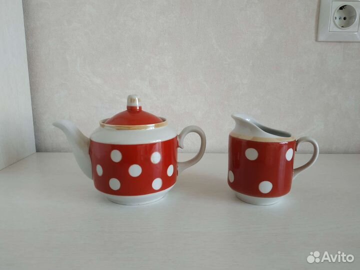 Чайник заварочный, сахарница. Сковорода бу