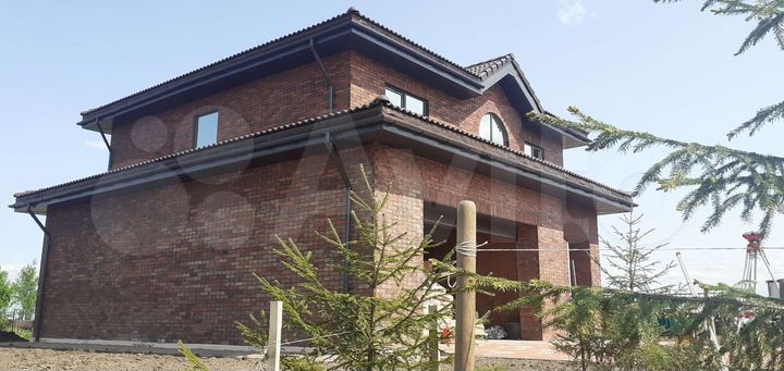 Коттедж 221 м² на участке 12 сот.