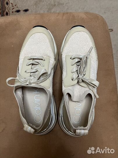 Кроссовки женские