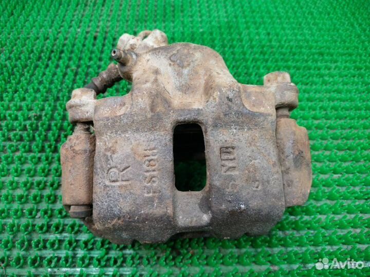 Суппорт передний правый Mitsubishi Lancer CB4W