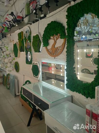 Люстры, обои, светильники, зеркала