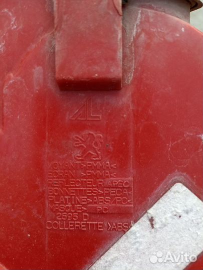 Фонарь задний правый Peugeot 308 универсал