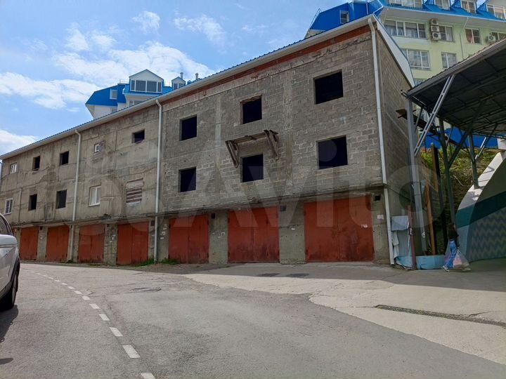 Гараж, > 30 м²