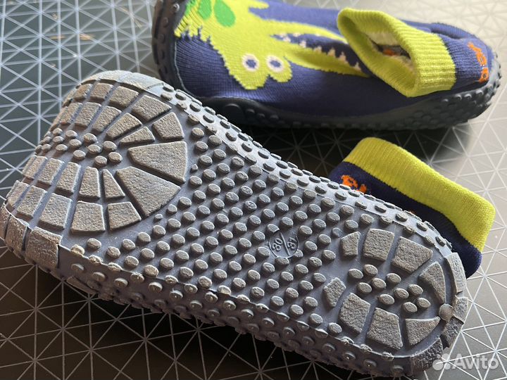 Тапочки детские для купания на камнях