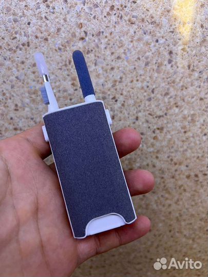 Щетка для чистки гарнитуры и телефонов