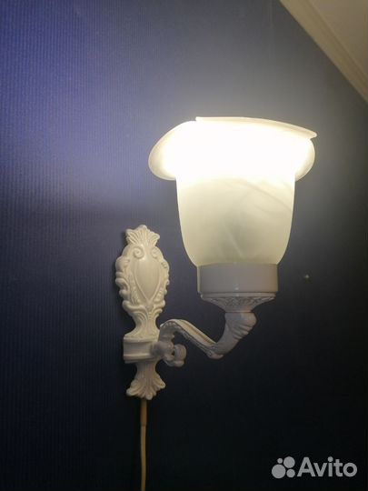 Изящный светильник настенный
