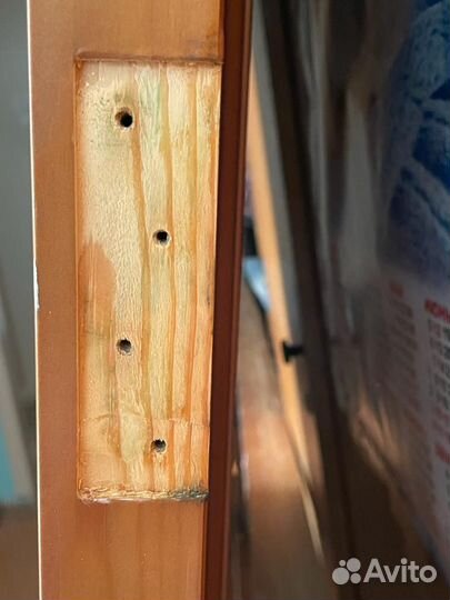 Продам входную дверь из массива дерева б/у