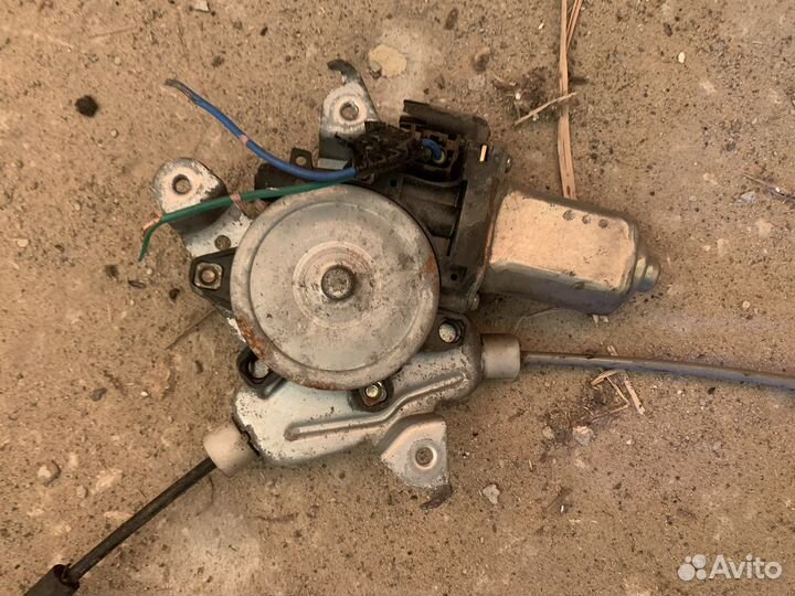 Стеклоподъемник передний правый Maxima A33