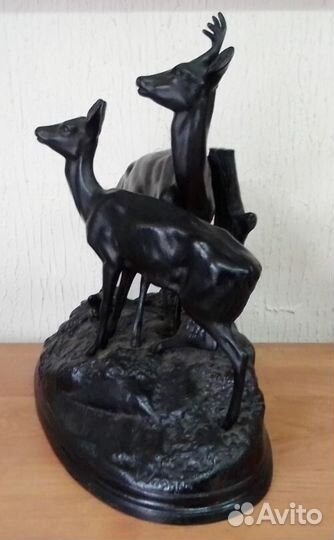 Скульптура, статуэтка большая чугунная олени на го