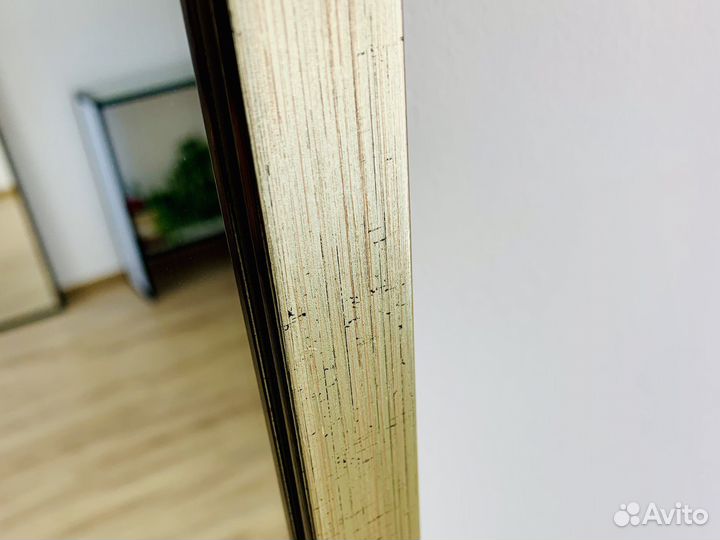 Зеркало в золотой раме