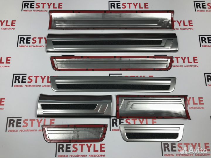 Накладки на пороги Toyota Rav4