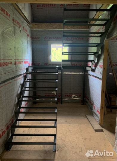 Перила деревянные для лестниц