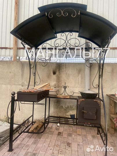 Мангал с крышей