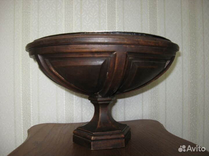 Старинная ваза красное дерево