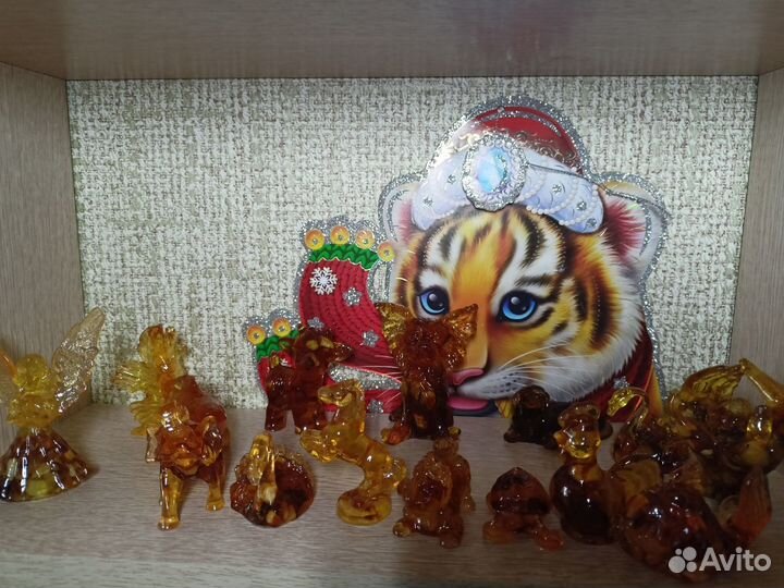 Янтарь. Статуэтки, фигурки, бусы,браслеты