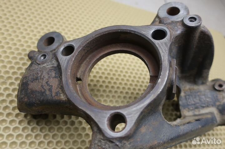 Кулак поворотный левый VW Golf 7