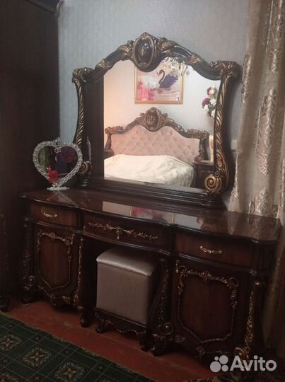 Продам спальный гарнитур