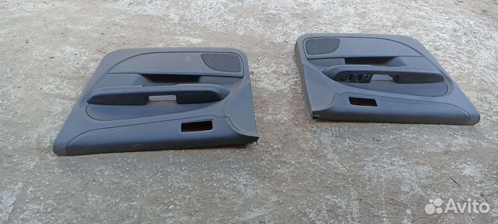Обшивки дверей ford focus 2