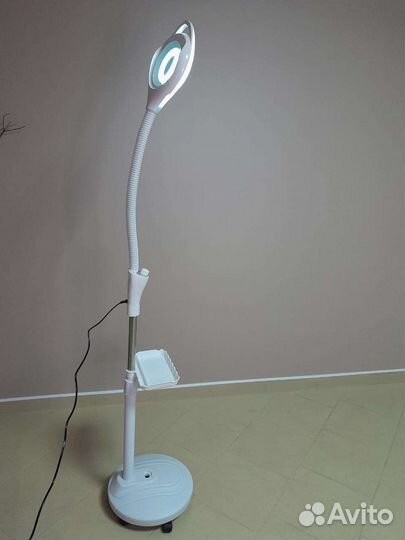 Лампа лупа напольная с регулировкой яркости