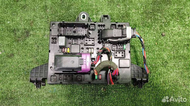 Блок предохранителей Opel Astra J 2010