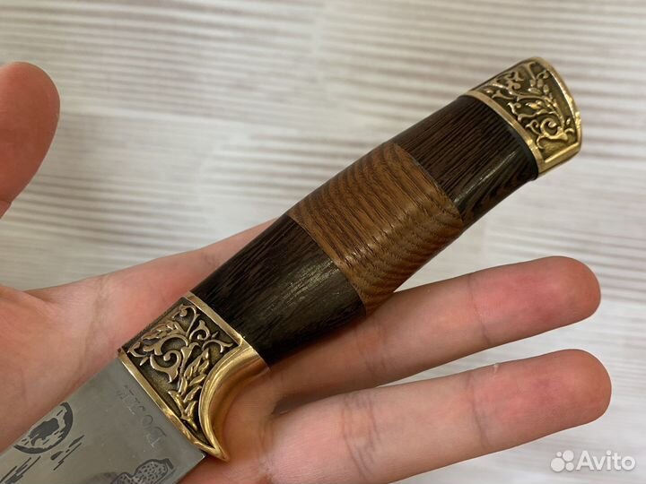 Охотничий нож с гравировкой