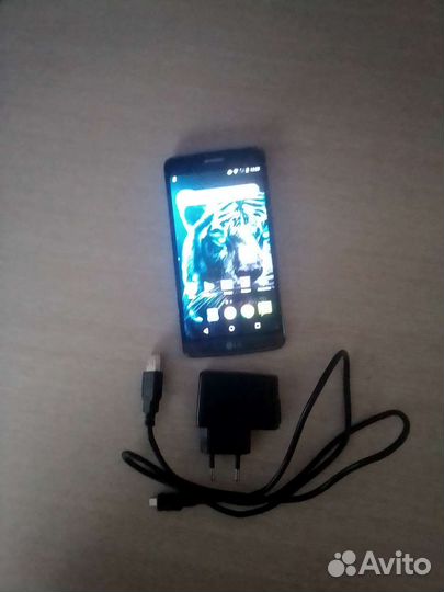 Телефон LG