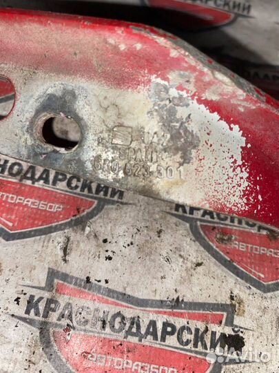 Крышка петли капота левая и правая передняя 6k0823