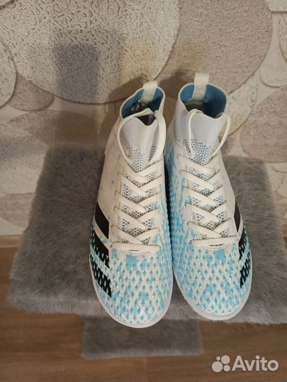 Футбольные кроссовки adidas