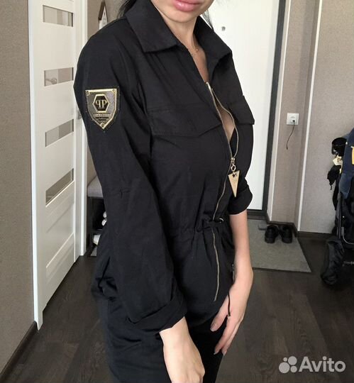 Комбинезон на замке