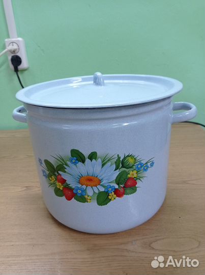 Кастрюля эмалированная новая