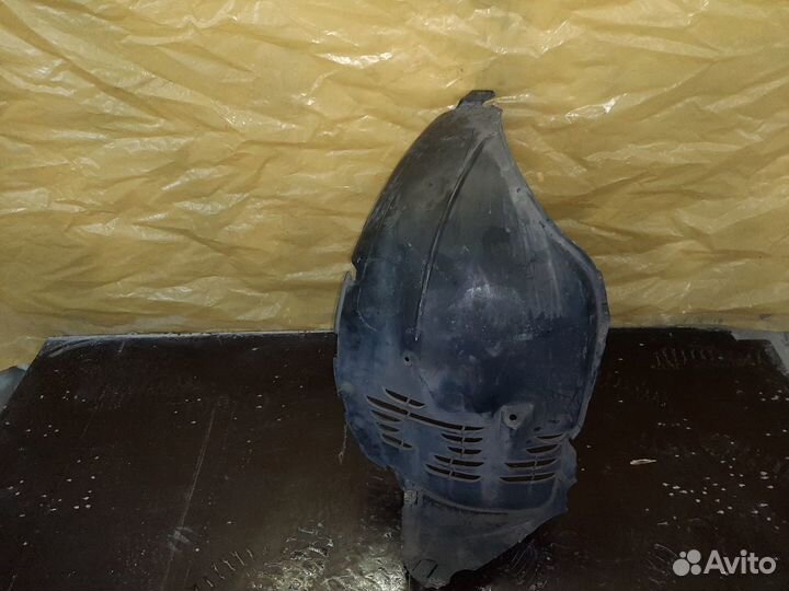 Подкрылок передний левый Mercedes W221