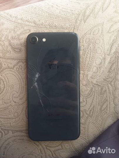 Телефон iPhone 8 64 гб