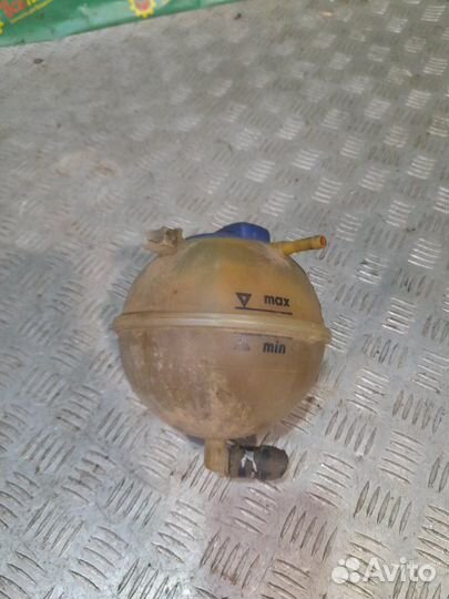 Расширительный бачок Volkswagen Passat B4 седан