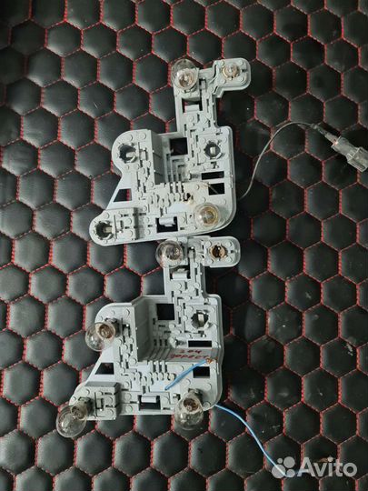 Плата заднего правого фонаря Mercedes W204