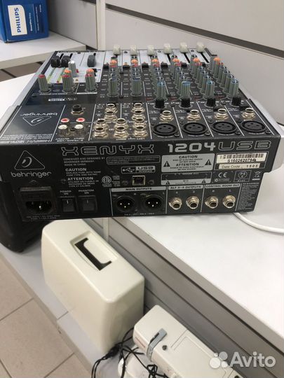 Микшерный пульт behringer